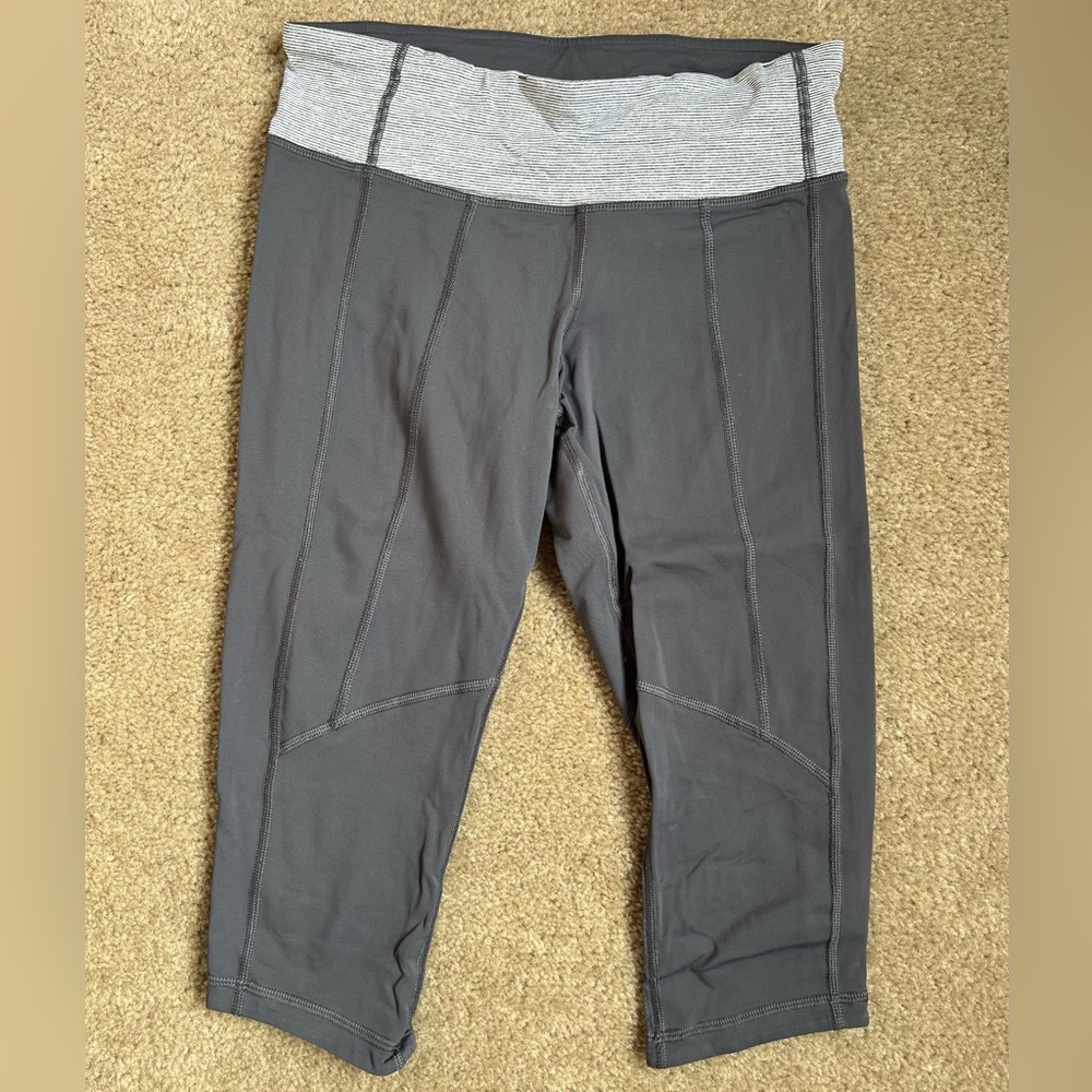 Lululemon Race With Grace Crop. Size 6. Soot Light/ Wee Stripe Ambient Grey